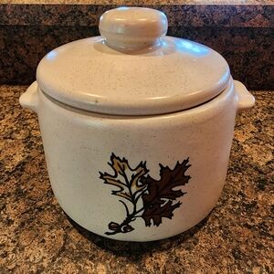 Vintage West Bend Bean Pot, Oak Leaf